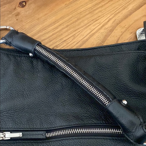 ***"Vince Camuto" Black Leather Shoulder Bag~Slouchy Design 🖤 - Picture 11 of 11